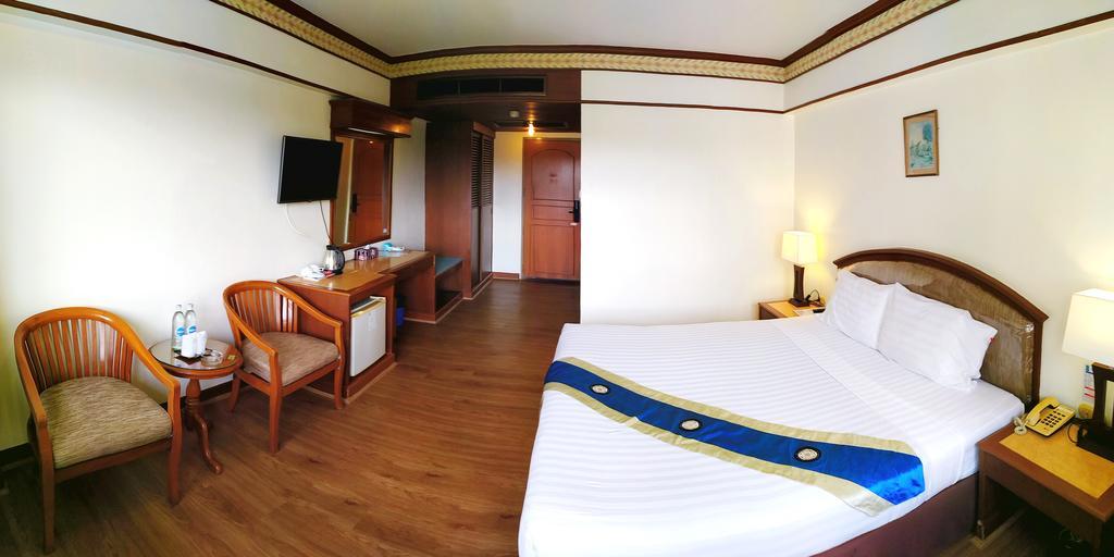 Grand Park Hotel Nakhon Si Thammarat Exterior photo