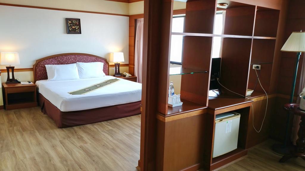 Grand Park Hotel Nakhon Si Thammarat Room photo