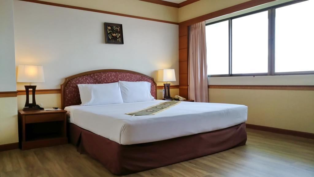 Grand Park Hotel Nakhon Si Thammarat Room photo