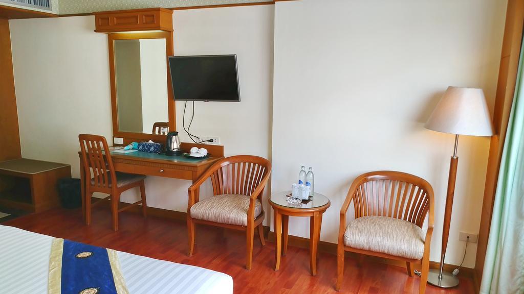 Grand Park Hotel Nakhon Si Thammarat Room photo