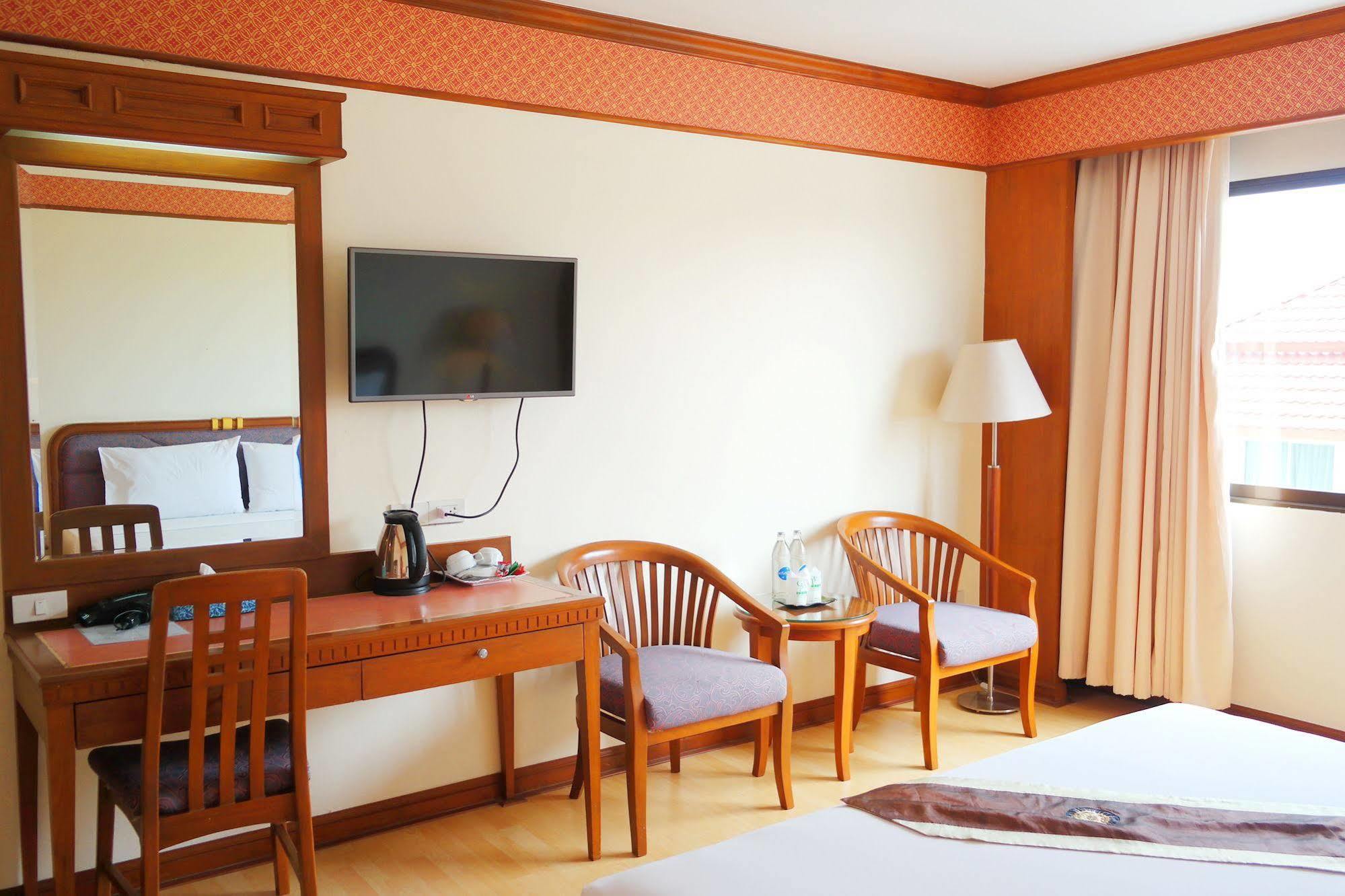 Grand Park Hotel Nakhon Si Thammarat Exterior photo